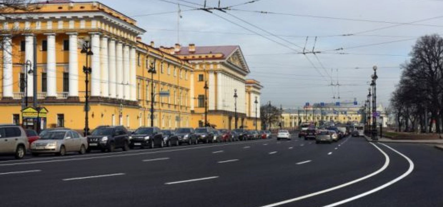 Дорога санкт петербург. Дороги в центре Санкт-Петербурга. Невский проспект дорога сбоку. Дороги Санкт Петербург Невский. Невский проспект проезжая часть.