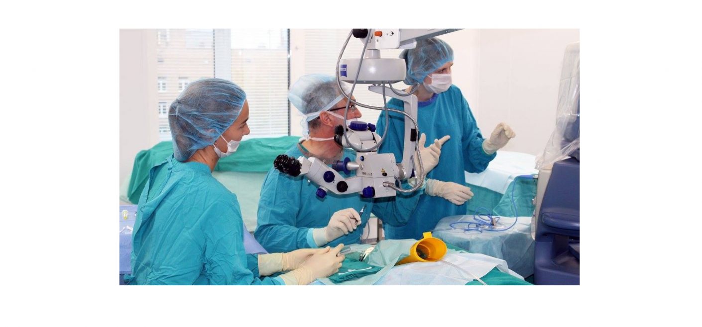 Операция катаракта по полису. Операционная. Офтальмологическая Операционная. Хирургия в офтальмологии Операционная медицинская. Фото офтальмологическая Операционная.