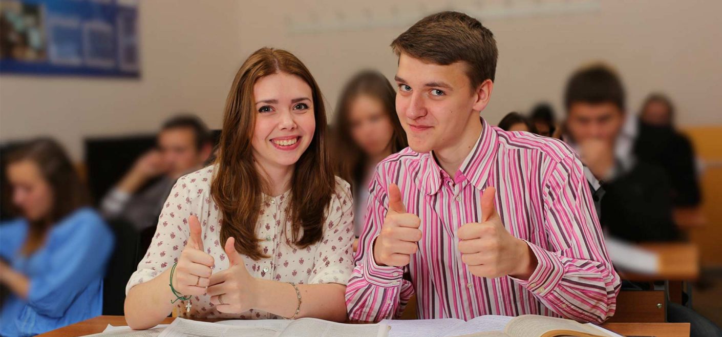 Абитуриенту ru. Студенты в вузе. Счастливые студенты России. Вуз без ЕГЭ. Учеба вуза поступление.