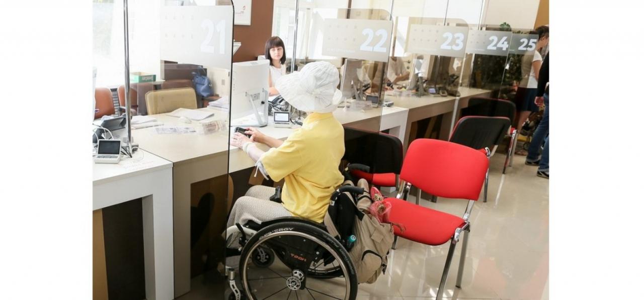 Пенсионный фонд инвалида 1 группы. МФЦ инвалиды. Услуги для инвалидов. Парикмахер инвалид. Салон красоты для инвалидов.
